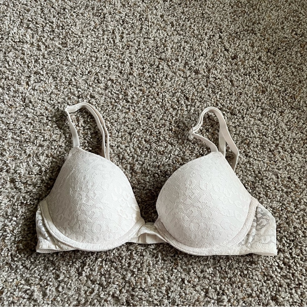 PINK Victoria’s Secret lace bra 32A